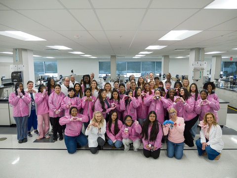 Students from Lewisville High School – Harmon Campus (Texas, U.S.A.) celebrating the International Day of Women and Girls in Science at Mary Kay's global Richard R. Rogers Manufacturing and Research & Development Center (Photo Credit: Mary Kay Inc.)