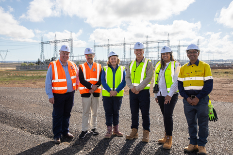 Left to right: Lucas Sadler, Energy Vault Vice President Sales Asia; Sarah Donnan, ACEN Australia NES Project Director; Robert Piconi, Energy Vault Chairman and CEO; Tim Greenaway, ACEN Australia Head of Construction and Engineering; Nirvana McNaughton, Lumea Senior Program Manager; Worrell Jacinto, Lumea Program Delivery Sponsor. (Photo: Business Wire)